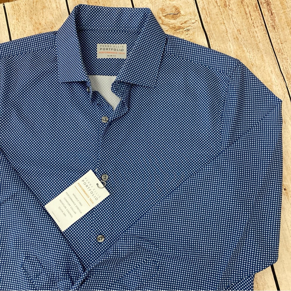 Perry Ellis Performance Slim Fit Button Up Size Small NWT Blue